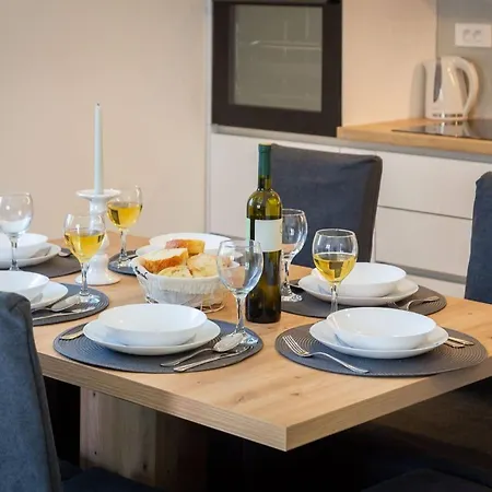 Апартаменты Contemporary With Terrace And Spacious Garden - Two Bedroom With Terrace