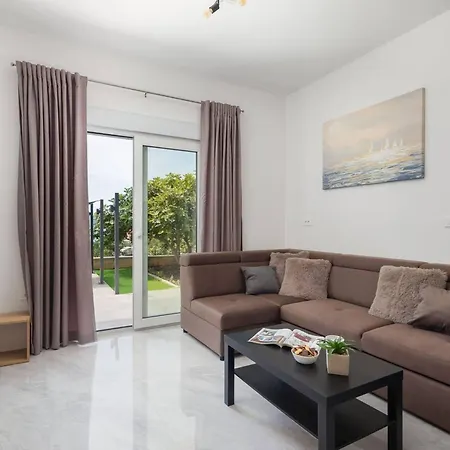 Contemporary With Terrace And Spacious Garden - Two Bedroom With Terrace Апартаменты